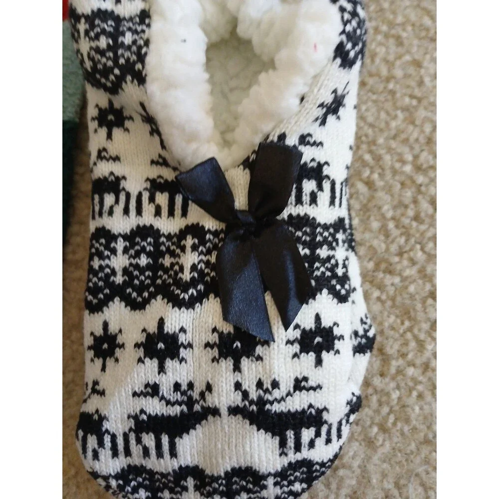 2 Maurices Women’s Size OS Very Merry Knit Crew Socks & Sock Slippers w Grippers